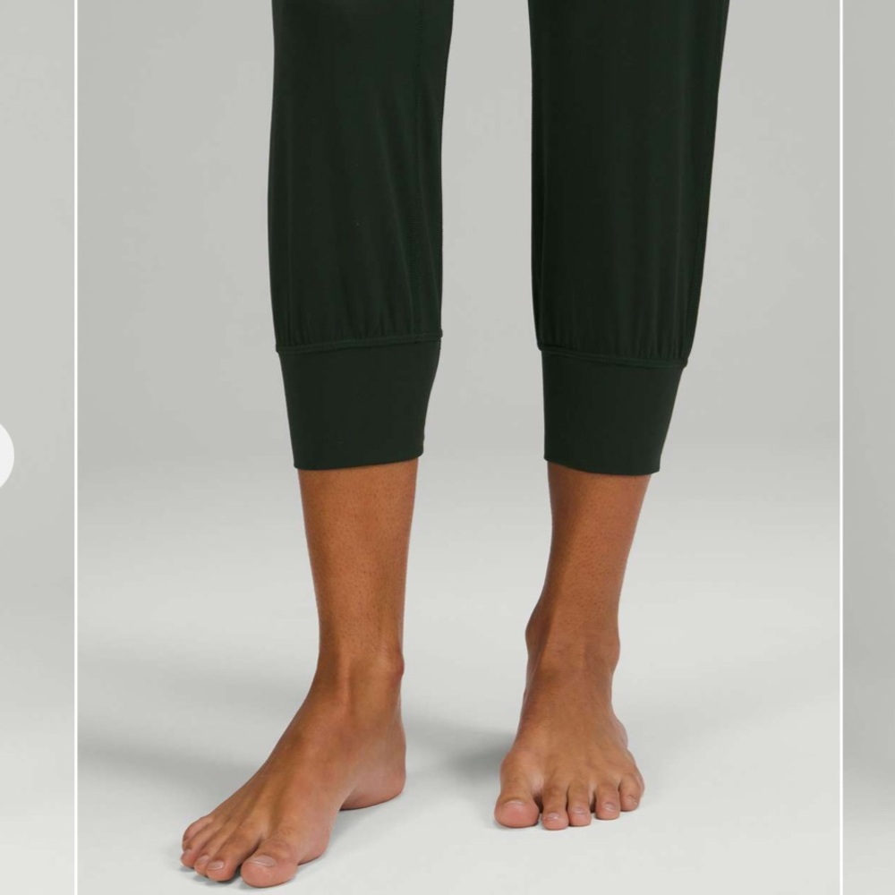 Lululemon Athletica Smoked Spruce Cropped Jogger - Picture 4 of 6